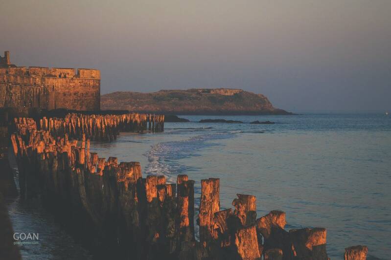 sunrise-on-saint-malo_47007027494_l-standard.jpg