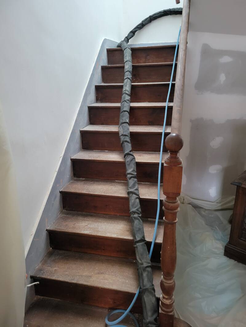 Aérogommage d'un escalier à Vannes