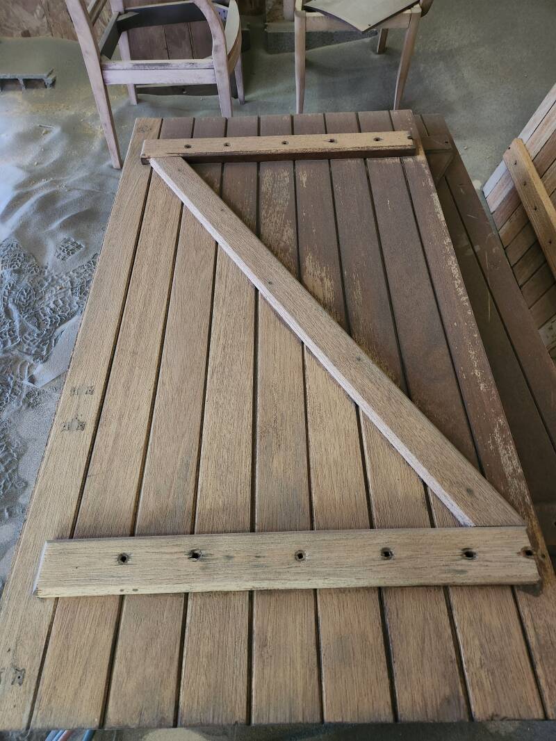 Aérogommage d'un volet bois 