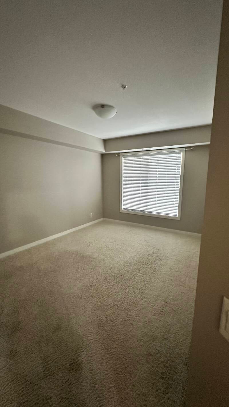 Bedroom corner detail