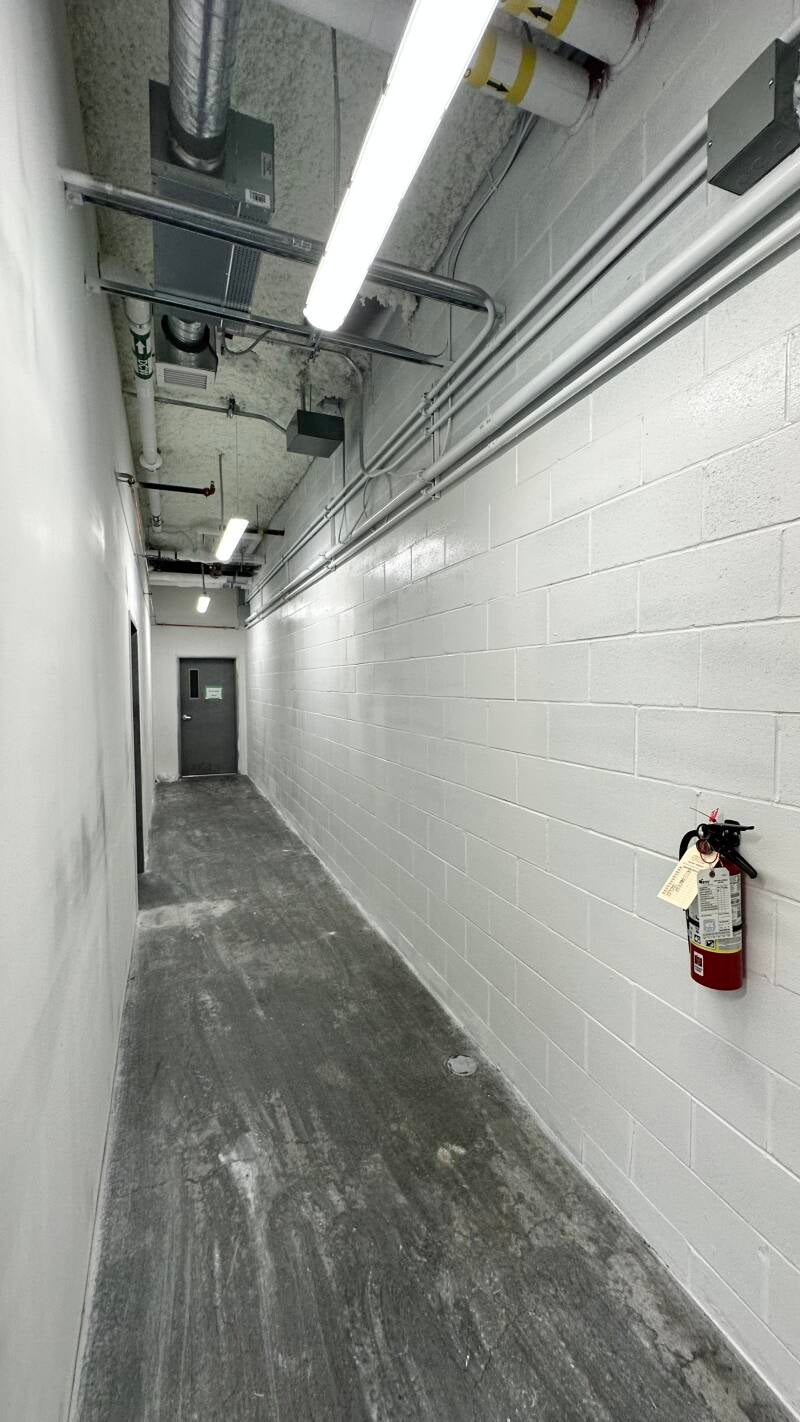 Commercial service corridor