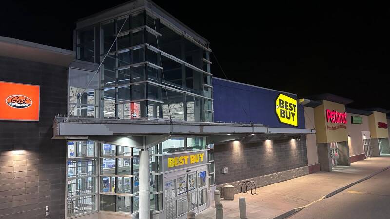 Retail storefront