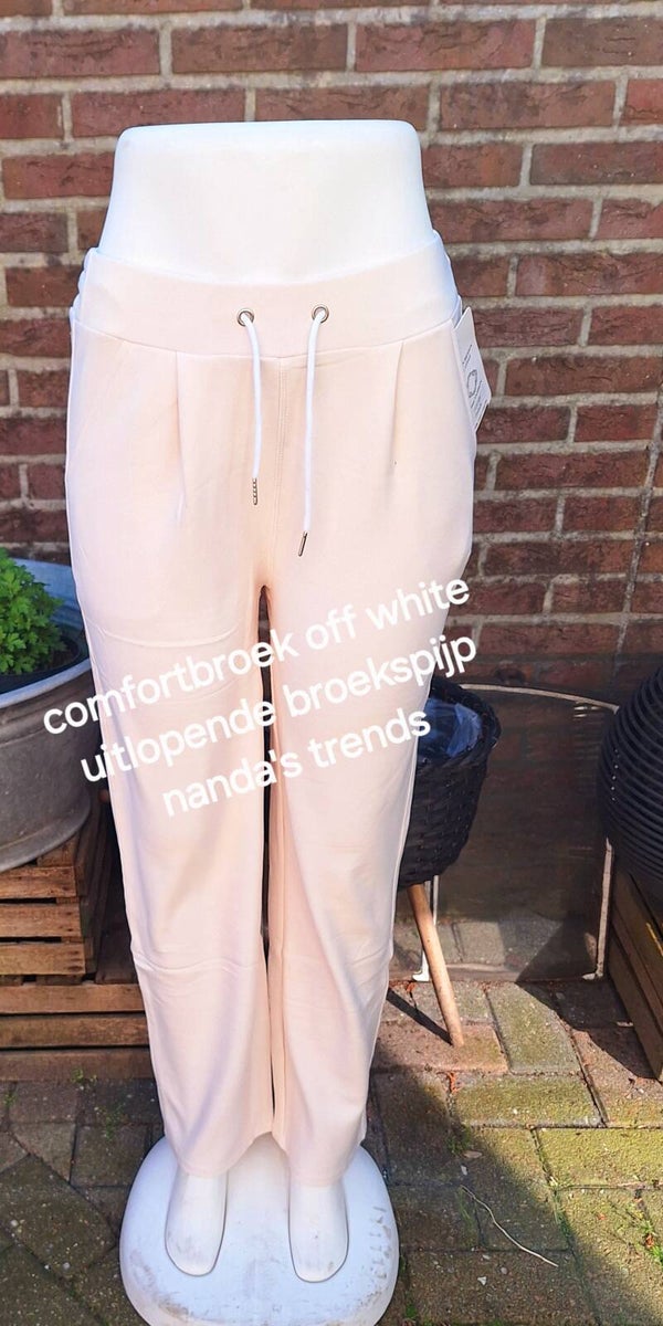 Nieuw off white uitlopende broekspijp