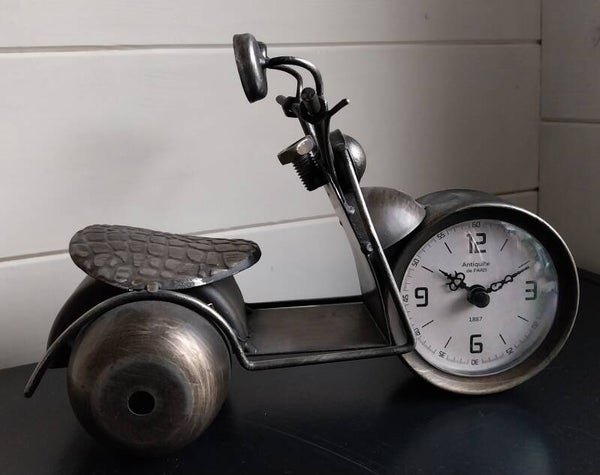 Metalen tafelklok motor