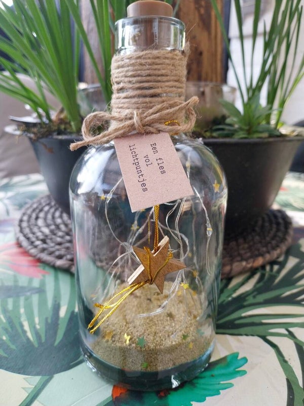 Een fles vol met lichtpuntjes