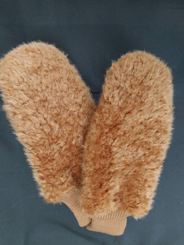 Fluffy wanten bruin