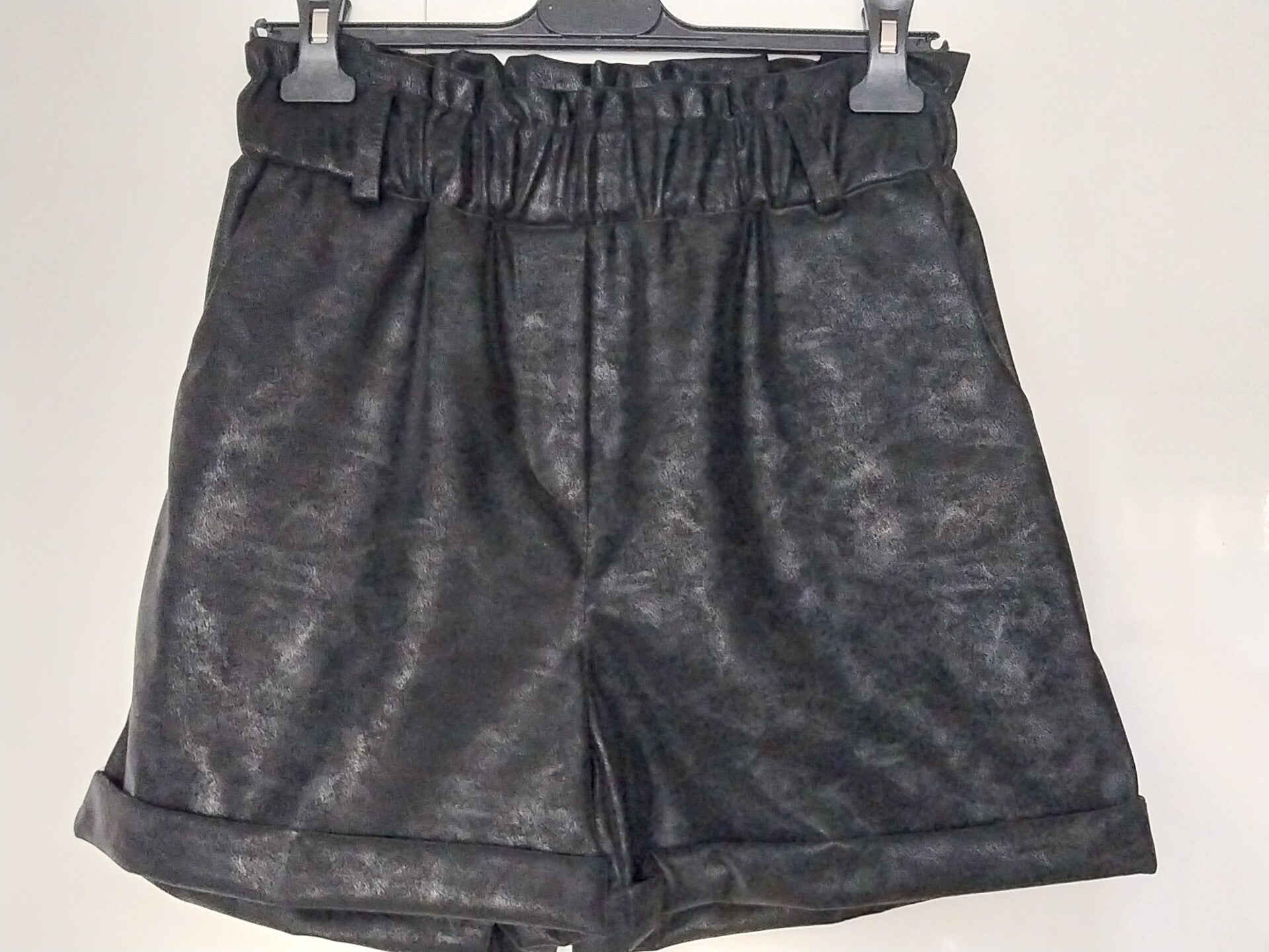 PU short black