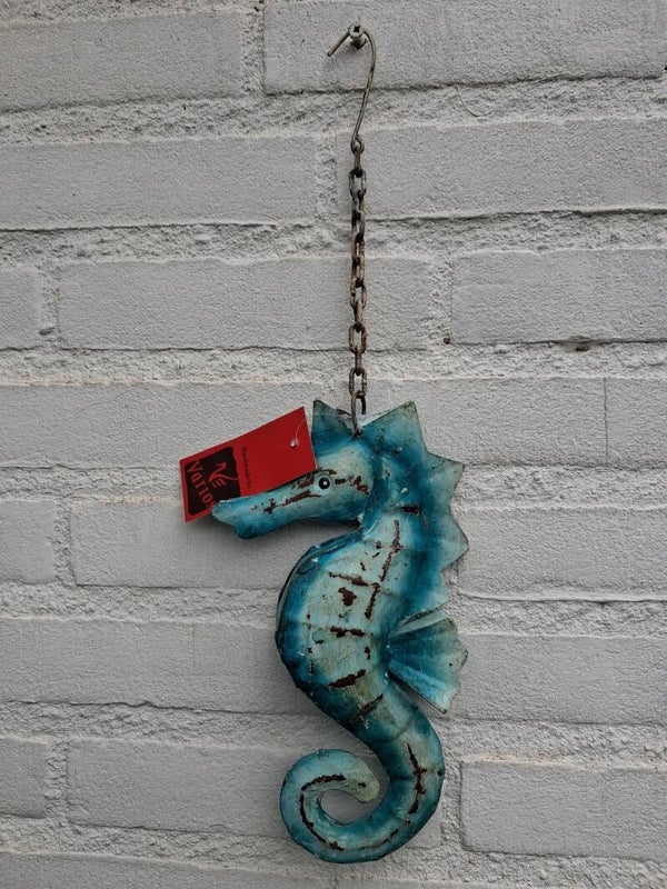 Hanging seahorse metaal