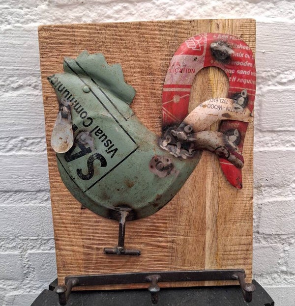Gave haan iron op hout met kapstok /haken 25x20 cm