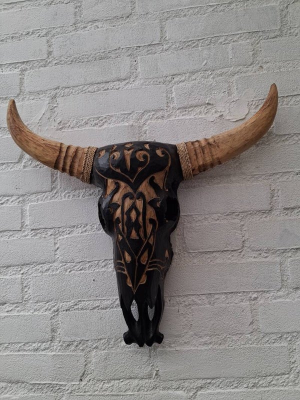 Gave skull carving black