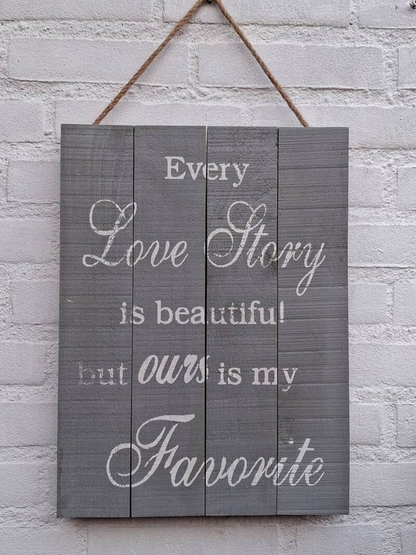 Houten wandbord every love story is
