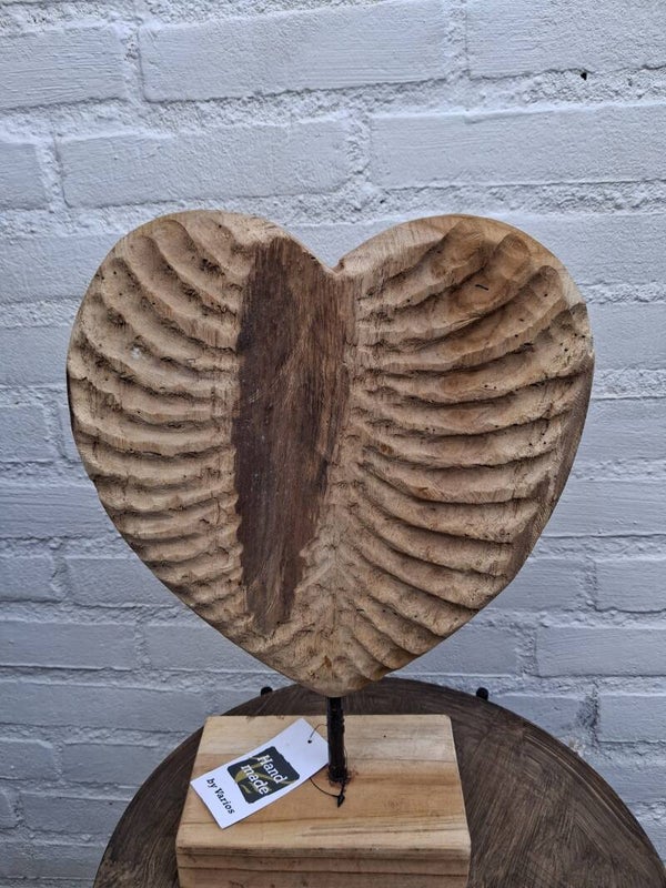 Houten hart op standaard 2