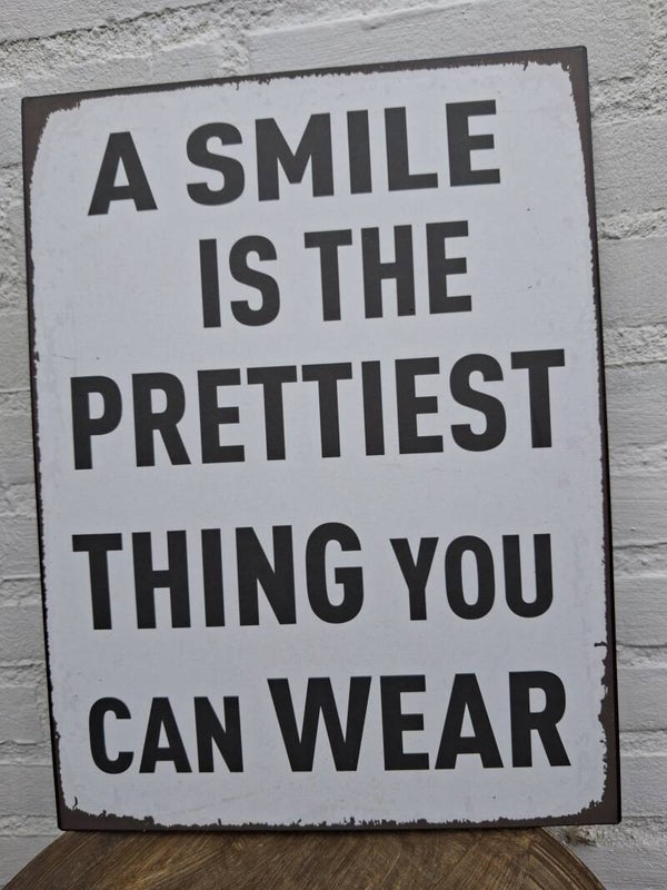 Wandbord a smile is the prettiest thing