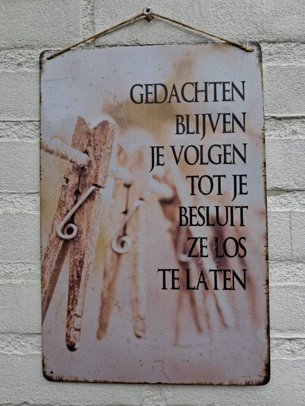 Wandbord gedachten blijven je volgen