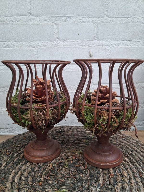 Set of 2 Rusty bowl decor on foot
