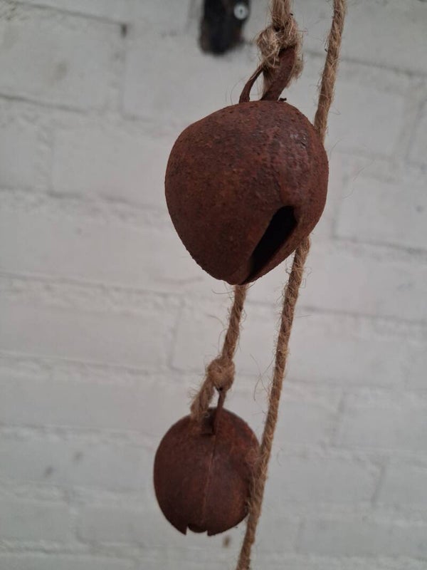 Set of 4 rusty hearts bells