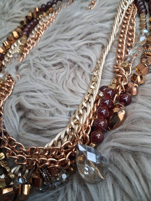 Musthave bruine gouden kettingen in een