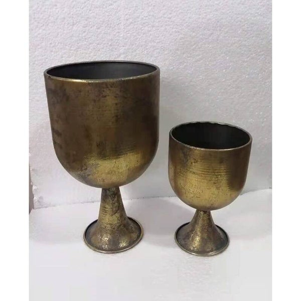 2 metalen gouden potten