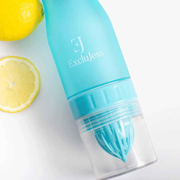 Blauwe drinkfles juicer by ExcluJess