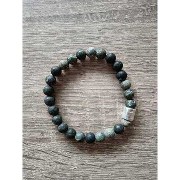 Zoïsiet met mat zilverkleurige kraal