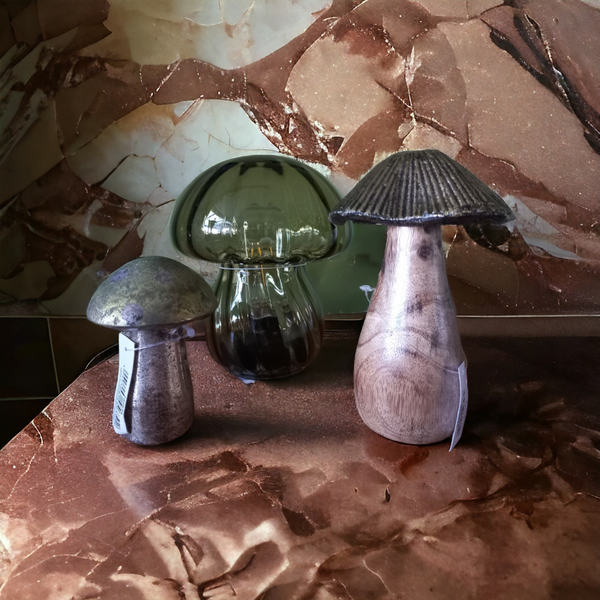 Groene glazen paddestoel met licht
