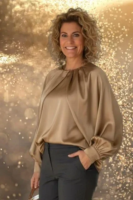 Satijnen top met pofmouw beige