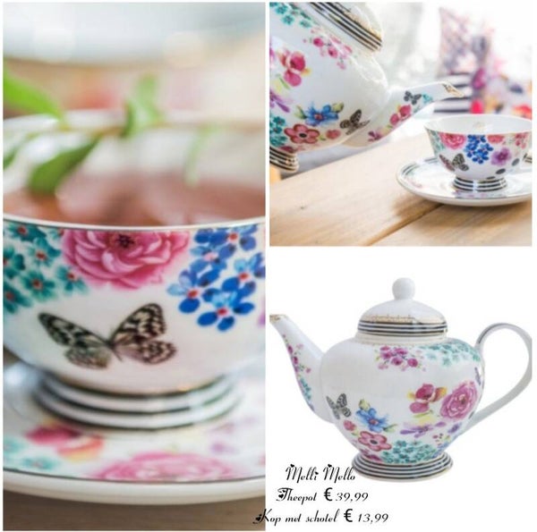 Laatste Set Theepot met 4 kopjes met schoteltjes