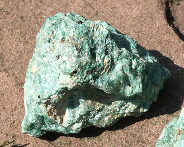 Fuchsiet ruw 30 - 40 gram