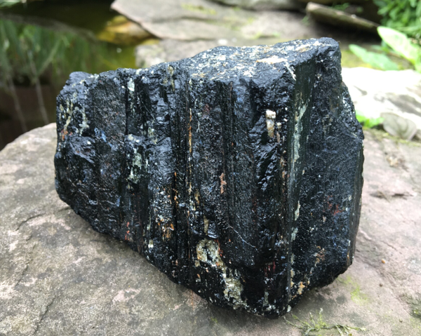 Zwarte Toermalijn ruw 1348 gram