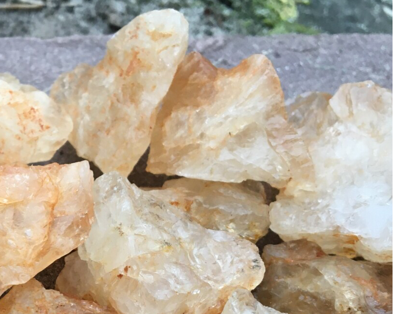 Goudtopaas ruw 10 - 15 gram