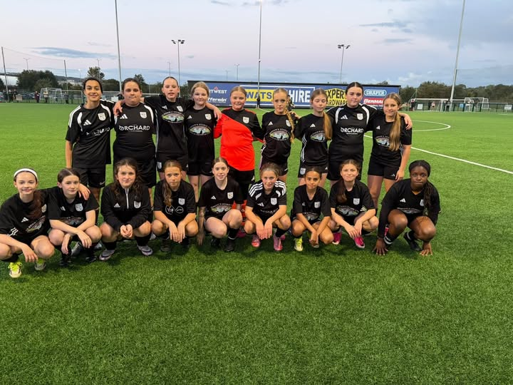 U14 Girls team photo at Leckview park