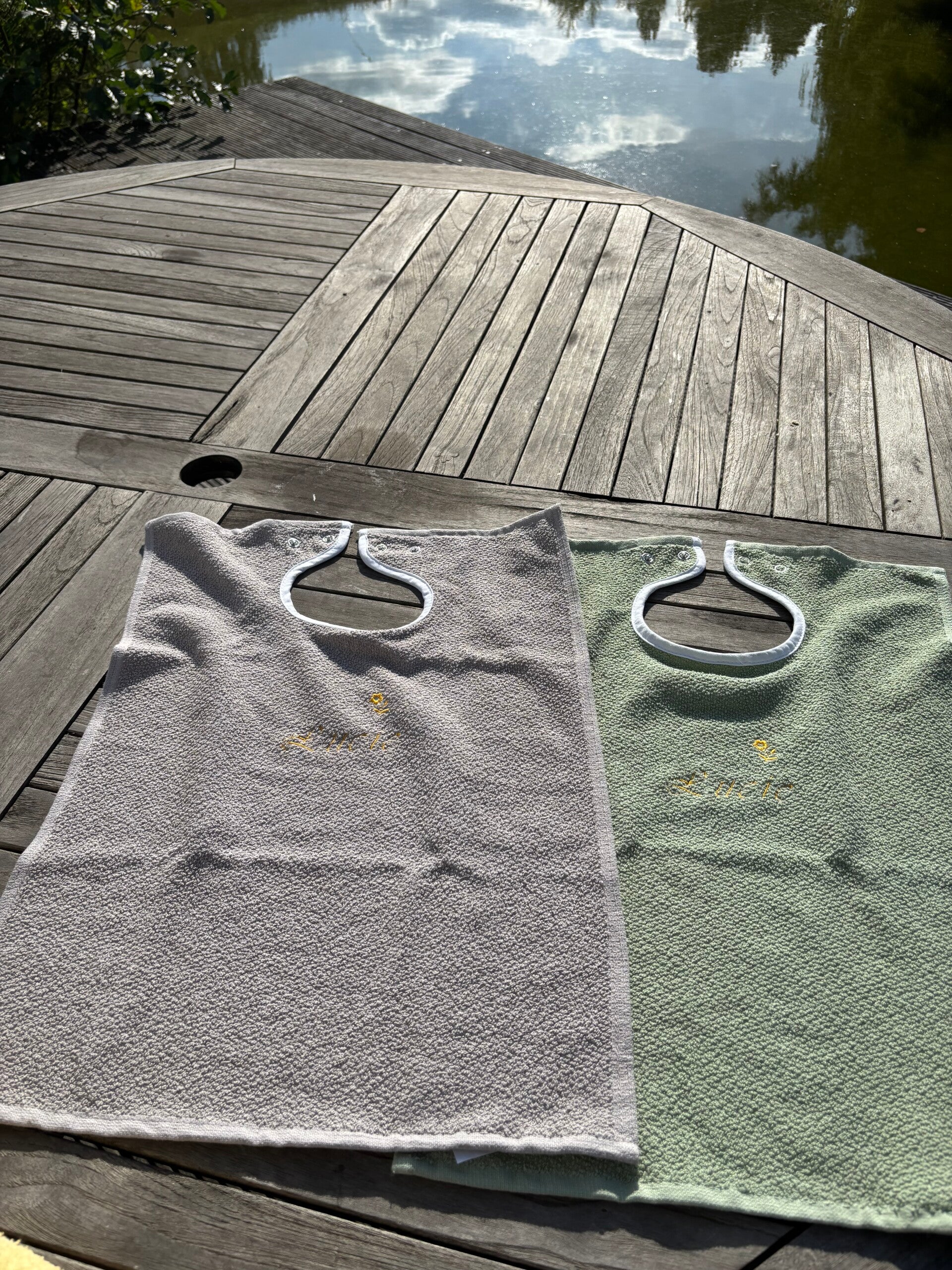 Grote bavet met knoopjessluiting