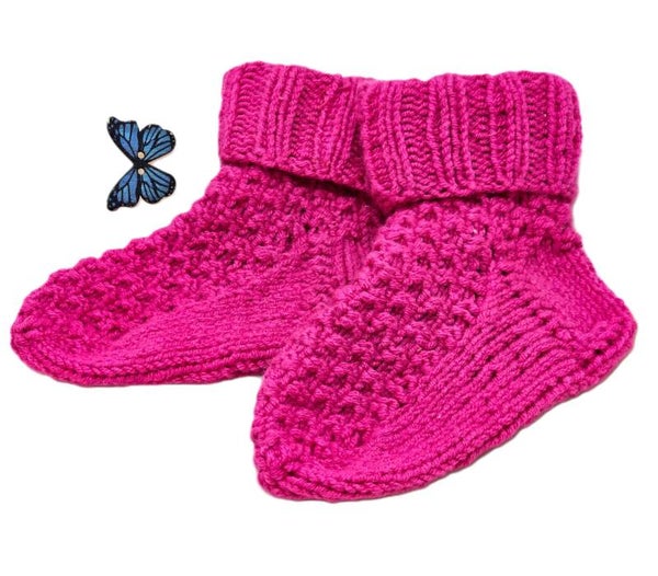 Söckchen in Pink mit Perlmuster