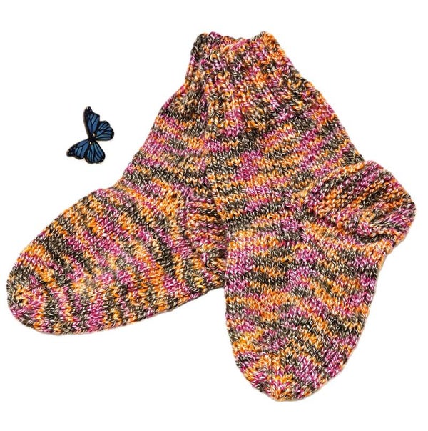 Babysöckchen in fröhlichen Farben in Orange, Braun und Pink