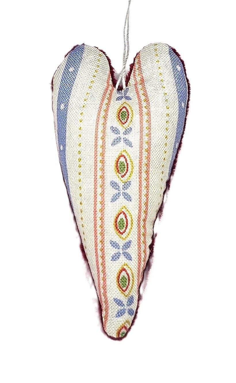 Herz 27 mit floralem Muster und weinroten Samt