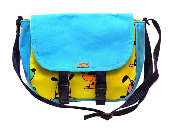 Kindergarten Tasche in leuchtend grünem Hintergrund mit Cartoon-Hundegesichtern und türkis , KiTa4