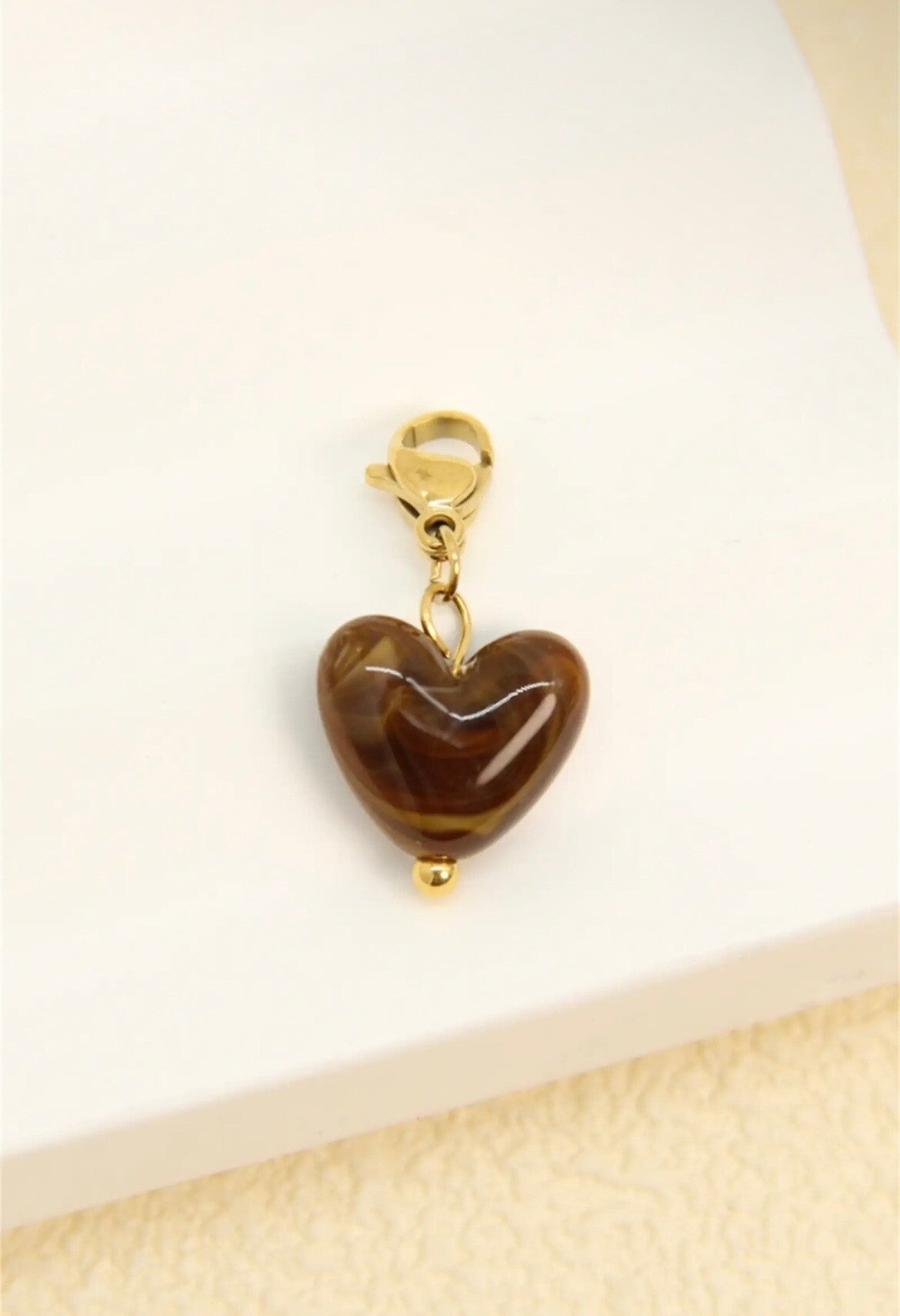 charm coeur marron