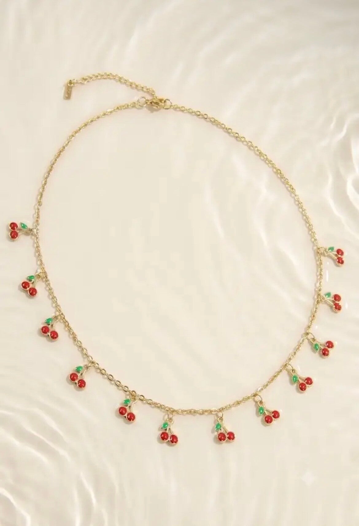 Collier cerise