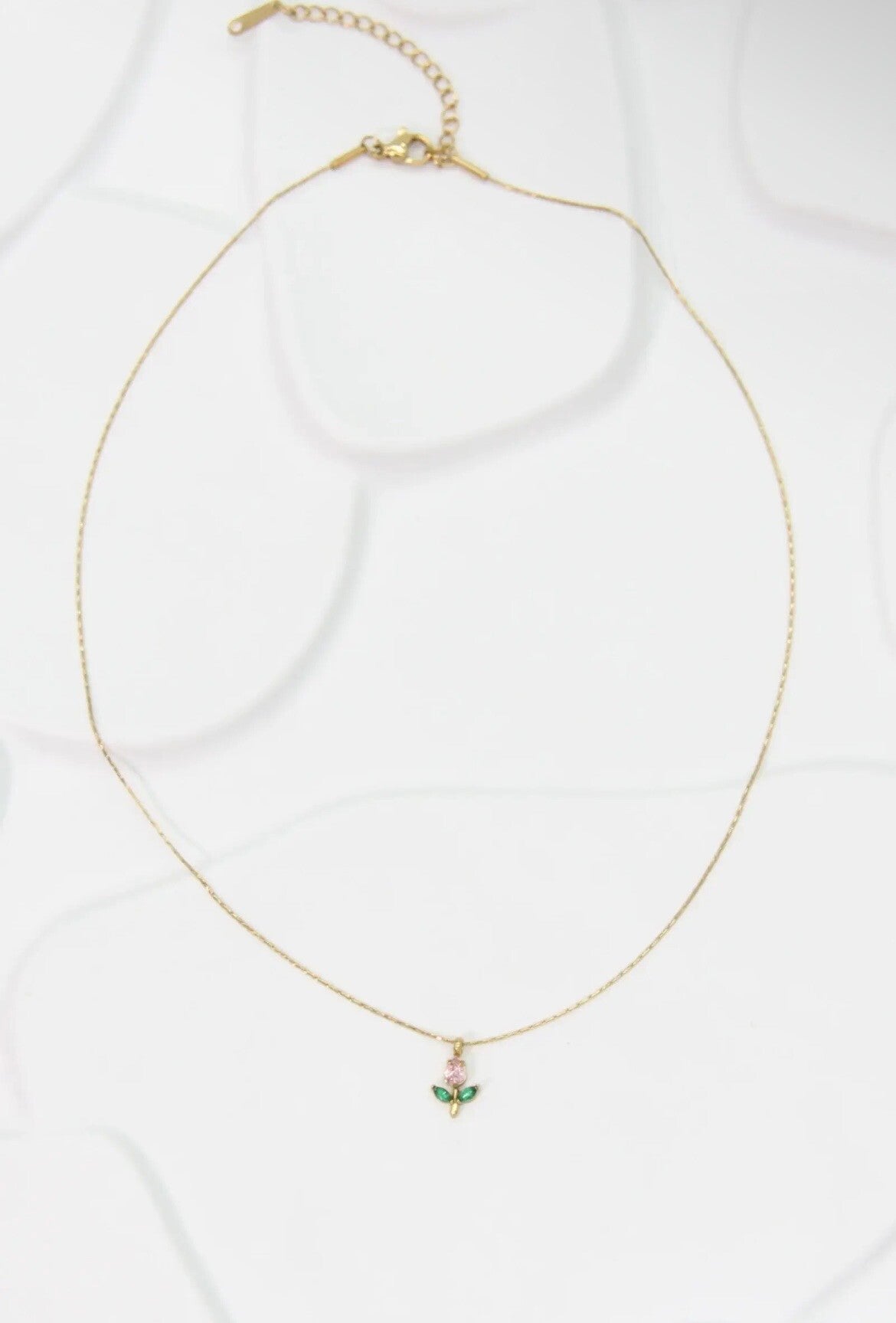 Collier fin à pendentif rose - blush