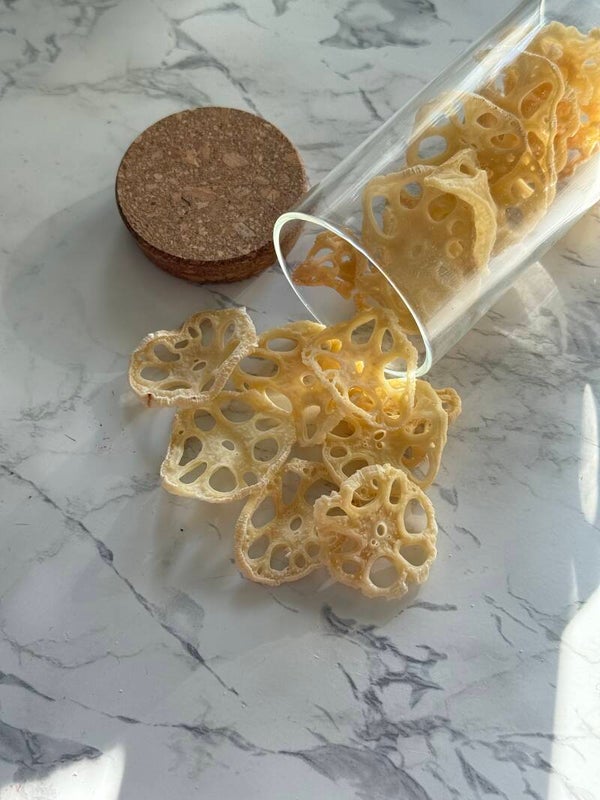 Gedroogde lotus wortel