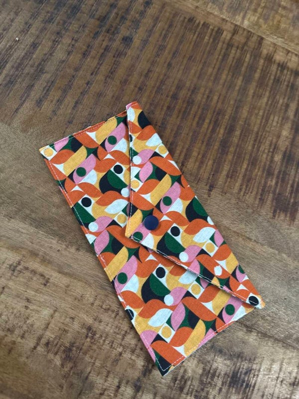 Etui - graphic