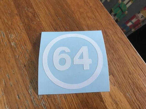 64 STICKER AUTOCOLLANT VINYLE  - DIAMETRE 6 CM