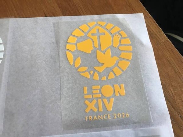 PAPE LEON XIV PATCH FLOCAGE THERMO TEXTILE- VISITE FRANCE 2026 - 7 CM PAR 11 CM