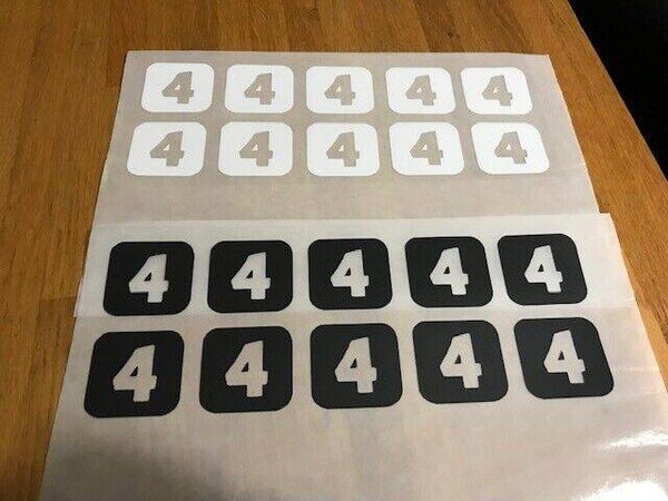 NUMÉRO 4 PACK DE 10 PATCHS FLOCAGES - 2.8 CM PAR 2.8 CM