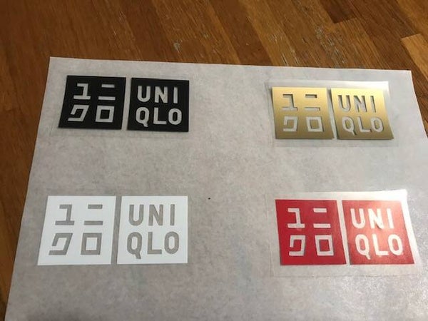 UNIQLO PATCH FLOCAGE PUBLICITAIRE - 7.5 CM PAR 3.5 CM
