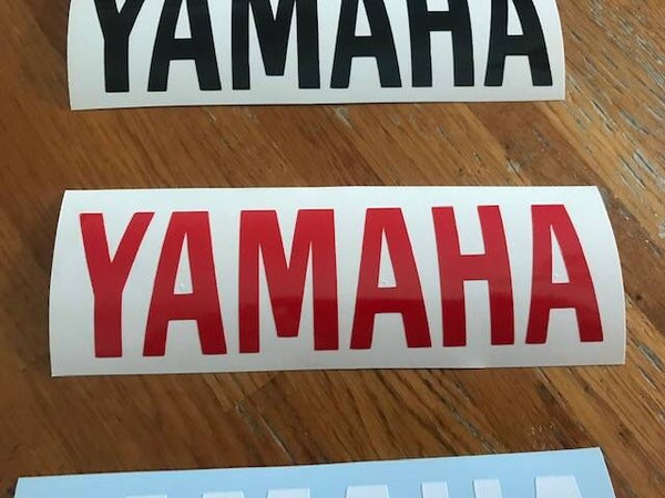 YAMAHA STICKER AUTOCOLLANT VINYLE  - 15.5 CM PAR 4.5 CM