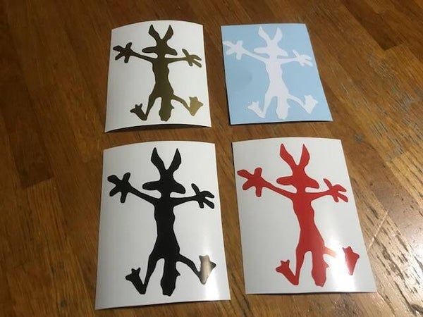 COYOTTE CRASH CARTOON STICKER AUTOCOLLANT VINYLE- 6.5  CM PAR 8.5 CM