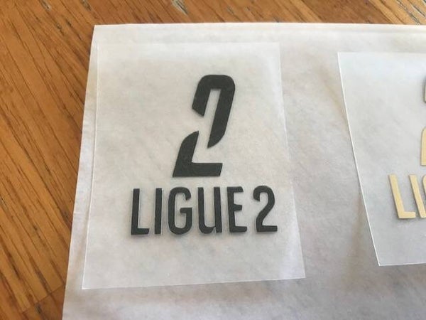 LIGUE 2 PATCH FLOCAGE VINYLE - 3.8 CM PAR 4.6 CM