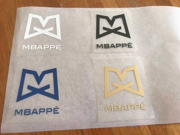 MBAPPE BRAS CROISES PATCH FLOCAGE FOOTBALL BUTEUR - 4.7 CM PAR 5.3 CM