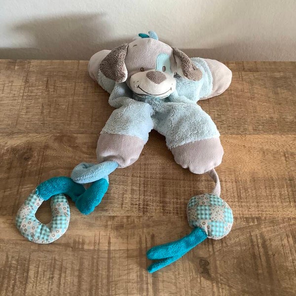Nattou hond speel knuffel